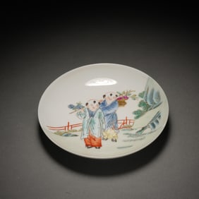 QING DYNASTY FAMILLE ROSE CHILD PRESENTING BLESSINGS PLATE