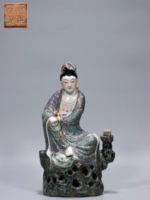 ?WEI HONGTAI ZAO? MARK FAMILLE ROSE SUTRA-CHANTING SEATED GUANYIN STATUE