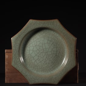 THE OLD COLLECTION OF SONG OFFICIAL KILN BLUE GLAZE OCTAGON PLATE