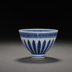 QING DYNASTY BLUE AND WHITE CHICKEN HEART CUP