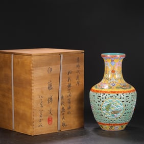 OLD COLLECTION QING DYNASTY QIANLONG FAMILLE ROSE HOLLOW WINDOW SEAWATER FISH PATTERN PLATE BOTTLE