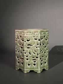QING QIANLONG BEAN GREEN GLAZED HOLLOW SIX-SIDED PEN HOLDER