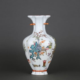 QING QIANLONG POWDERED ANTIQUE PATTERN LINGZHI EAR BOTTLE