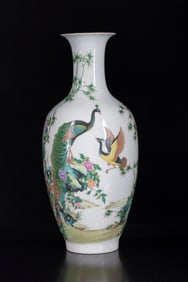 WHITE GLAZE VASE WITH PEACOCK PATTERN