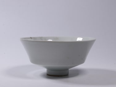 SWEET WHITE GLAZE DRAGON PATTERN STEM BOWL WITH SHUFU MARK