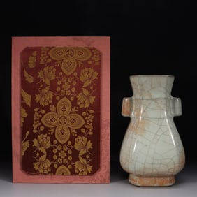 SONG DYNASTY GUAN KILN CELADON BOTTLE WITH PENDANT EARS