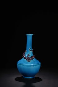 QING ?DA QING QIANLONG NIAN ZHI? PEACOCK-BLUE GLAZE RELIEF CHI?DRAGON SHOULDERED VASE
