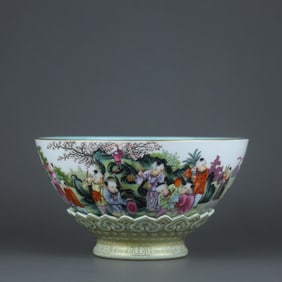 QING QIANLONG FAMILLE ROSE KIDS PLAYING TURNING BOWL