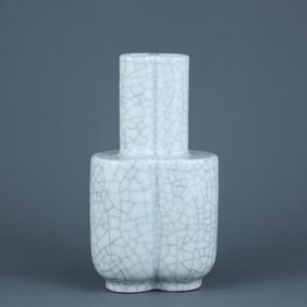 QING QIANLONG GE GLAZE VASE