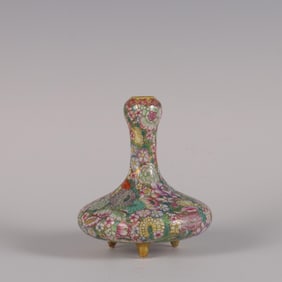 QING QIANLONG GOLD GROUND PINK ENAMEL BOTTLE WITH TEN THOUSAND FLOWERS AND THREE LEGS