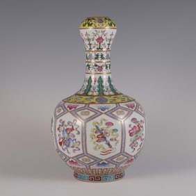 QING QIANLONG POWDER COLOR DARK EIGHT IMMORTALS PATTERN GARLIC BOTTLE