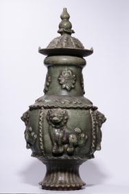 MING DYNASTY LONGQUAN MOLDED LION-PATTERN LIDDED VASE