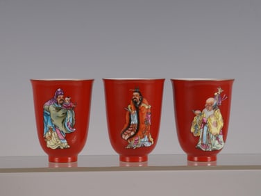 QING YONGZHENG YEAR A SET OF ALUM RED BACKGROUND FAMILLE ROSE FULU SHOU CUPS