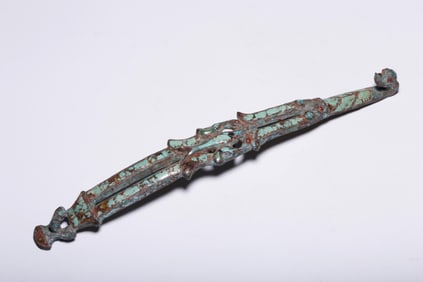 WARRING STATES PERIOD BRONZE INLAID TURQUOISE AUSPICIOUS BEAST BELT HOOK