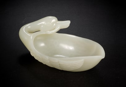QING DYNASTY WHITE JADE GOOSE HOLDING LINGZHI BRUSH WASHER