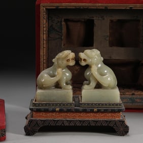 QING HETIAN WHITE JADE SEAL, UNIT WEIGHT 250 GRAMS