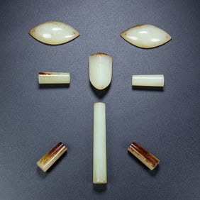 THE JADE COMPONENTS OF HETIANSHAN MATERIAL ARE SMOOTH AND GLOSSY