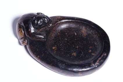 HETIAN JADE OLD?OIL SEED?STONE BEAR BRUSH REST