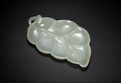 QING DYNASTY WHITE JADE LEAF-SHAPED BRUSH WASHER