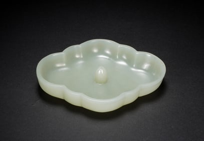 QING DYNASTY WHITE JADE BEGONIA-SHAPED FLOWER VASE