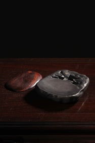 DUANSHI MAZIKENG WITH HOLED HIGH?RELIEF ARCHAIC ?BRIGHT MOON TRAVEL? SCHOLAR?S INKSTONE (WITH