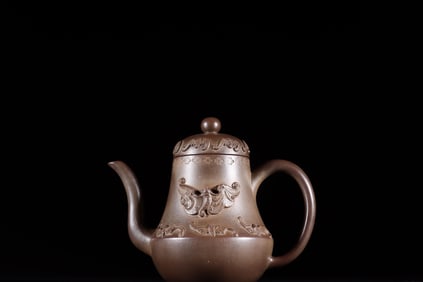 CLAY ENGRAVING BATS ZISHA TEAPOT, MARK OU ZHENGCHUN MING DYNASTY