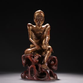 QING DYNASTY BOXWOOD LACQUER-GILT SLENDER-ARHAT LUOHAN FIGURINE