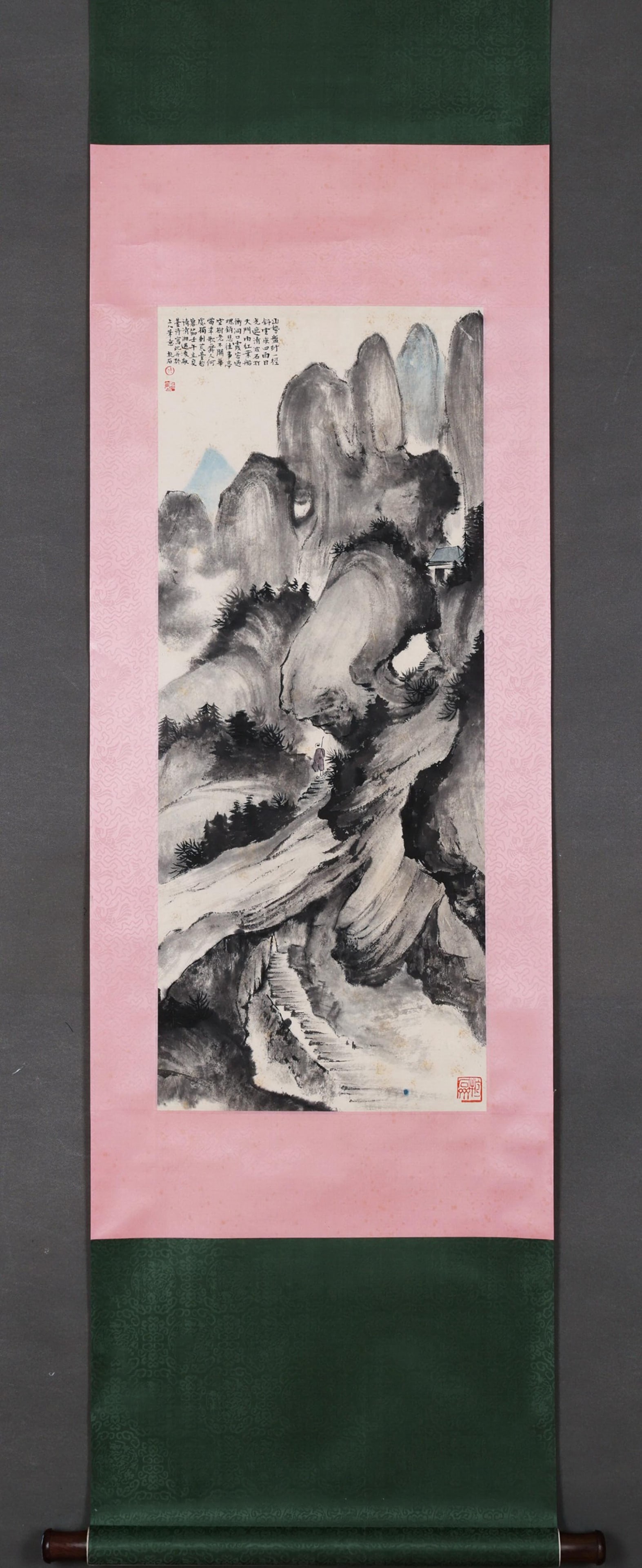 FU BAOSHI, MOUNTAIN RANGE, HANGING SCROLL, FINE MOUNTING: 傅抱石 山势盘纡 立轴 精装裱 Fu Baoshi, Mountain Range, hanging scroll, fine mounting Painting core size 88x36cm