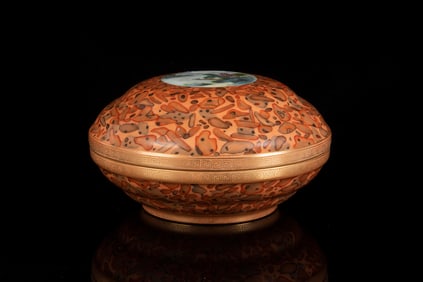 FAMILLE ROSE 'LANDSCAPE SCENERY' WOOD PATTERN BOX WITH COVER