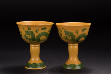 GREEN AND YELLOW GLAZED 'DRAGON' STEM CUP