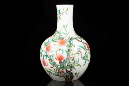 FAMILLE ROSE 'LONGEVITY PEACHES' VASE