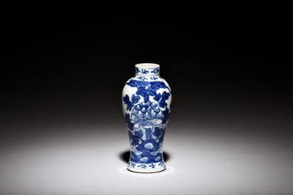 BLUE AND WHITE 'FLOWERS' VASE