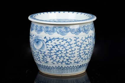 BLUE AND WHITE 'FLOWERS' CUP WITH COVER