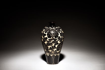 CIZHOU WARE BLACK AND WHITE VASE