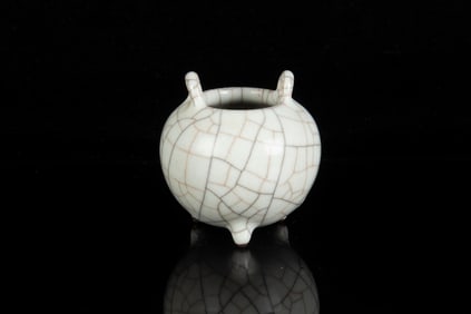 LONGQUAN WARE TRIPOD JAR WITH HANDLES