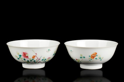 PAIR OF DOUCAI 'FLOWERS' BOWLS