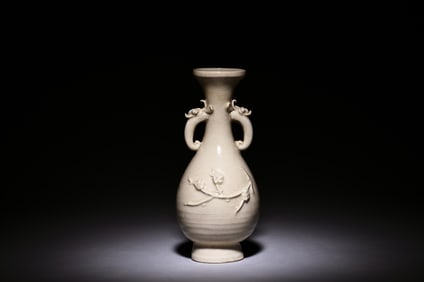 WHITE GLAZED 'DRAGONS' HANDLE VASE