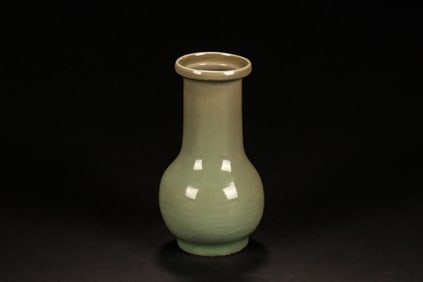 LONGQUAN WARE CELADON GLAZED VASE
