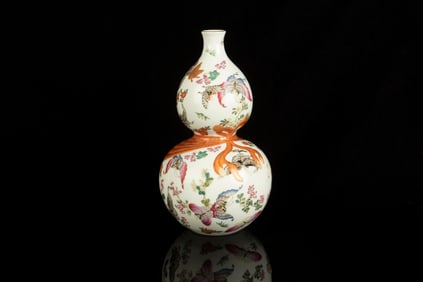 FAMILLE ROSE 'FLOWERS AND BUTTERFLIES' DOUBLE GOURD VASE