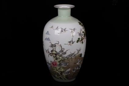 FAMILLE ROSE 'HUNDRED CRANES' VASE