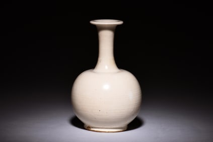 XING WARE WHITE GLAZED VASE
