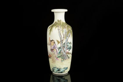 FAMILLE ROSE 'PERSON' BOTTLE VASE