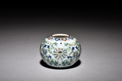 DOUCAI 'FLOWERS AND VINES' SMALL ROUND JAR