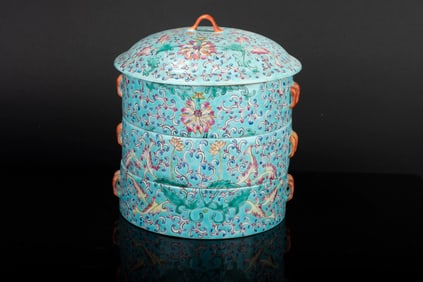 FAMILLE ROSE AND TURQUOISE GROUND THREE TIERED 'FLOWERS' BOX WITH COVER