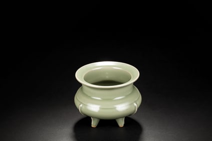 LONGQUAN WARE TRIPOD CENSER