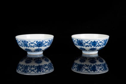 PAIR OF BLUE AND WHITE 'EIGHT TREASURES' BOWLS