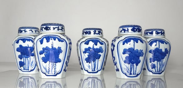 5 BLUE AND WHITE JARS WITH COVERS