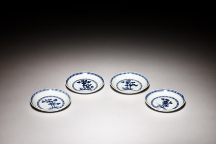 SET OF FOUR BLUE AND WHITE 'PINE TREES' DISHES