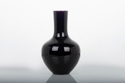 WUCAI 'WARRIORS' VASE