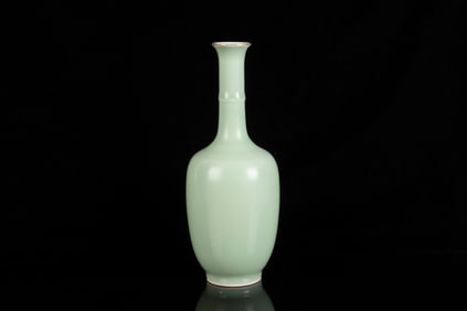 MONOCHROME APPLE GREEN GLAZED VASE